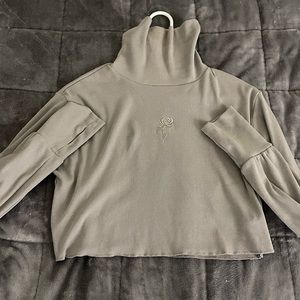 Turtle neck cropped sweater